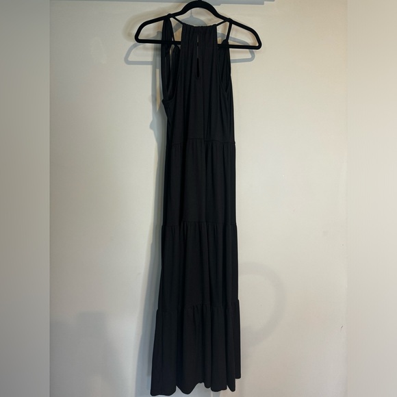 Black halter top, ribbed maxi dress - Picture 6 of 11